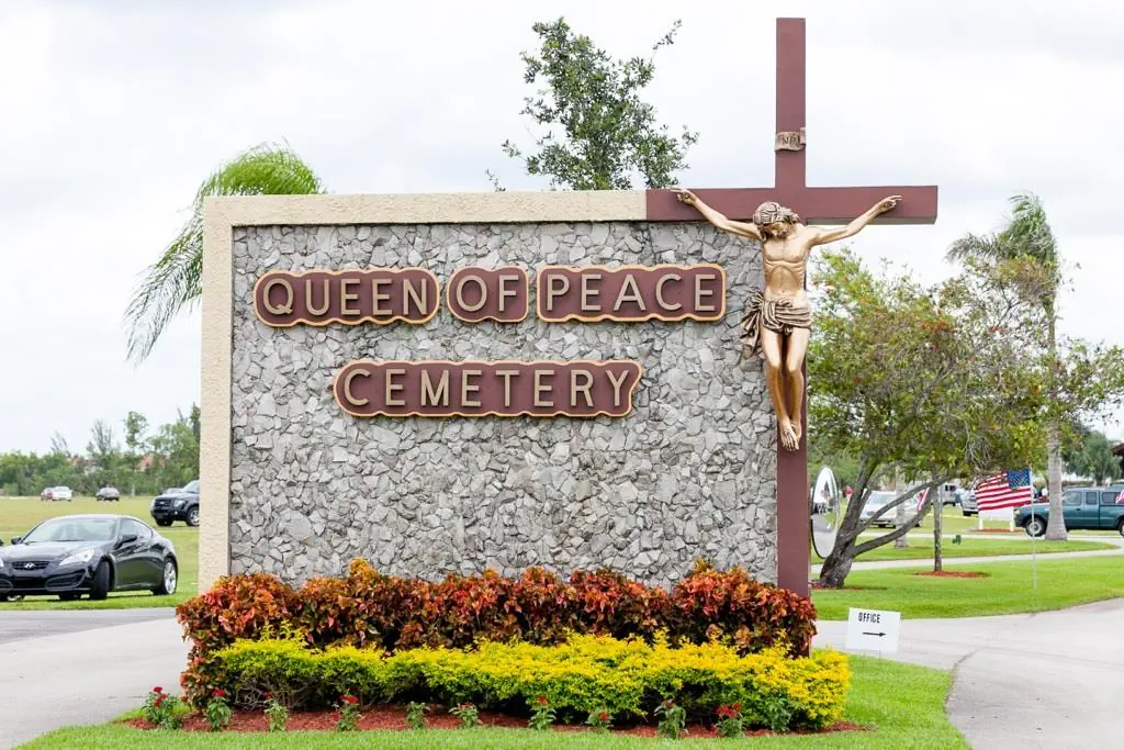 Cementerio Catolico : Ministerio Hispano : Ministries : Ministries/Offices  : Diocese of Palm Beach